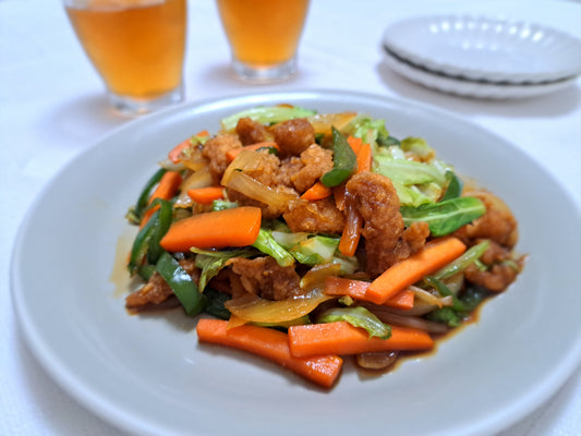 鶏皮と野菜の甘辛炒め